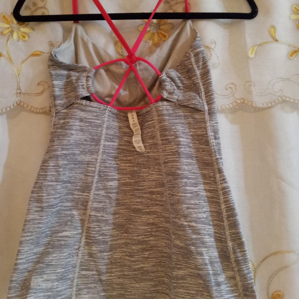 Lululemon - Picture 5 of 6
